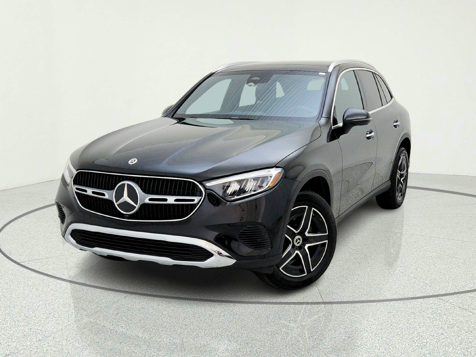 Used 2026 Mercedes-Benz GLC 300 4MATIC image 2