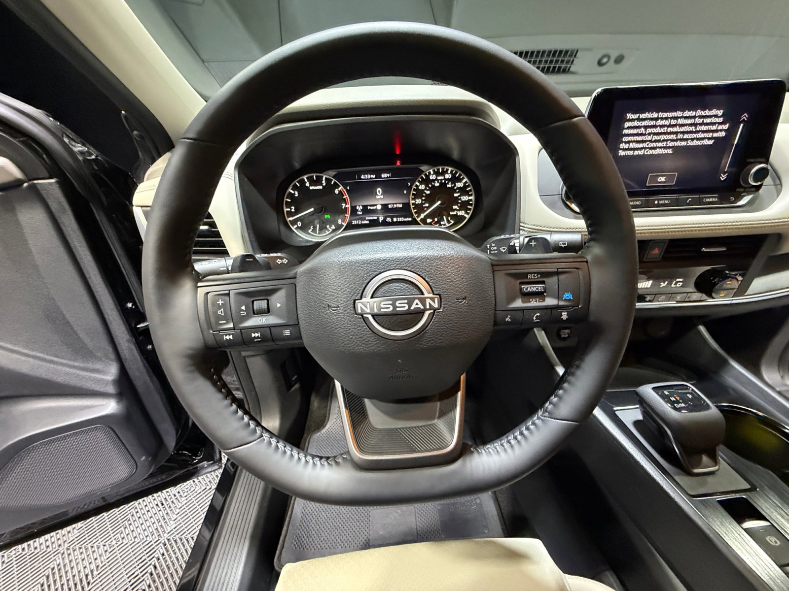 Used 2025 Nissan Rogue SV w/ SV Premium Package image 9