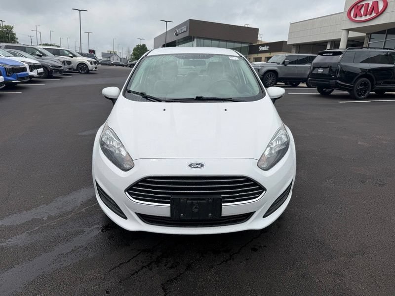 Used 2016 Ford Fiesta SE FWD image 2