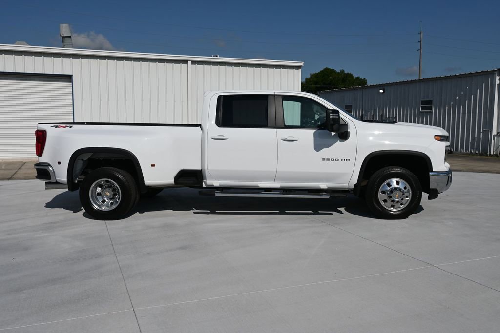Used 2025 Chevrolet Silverado 3500 LT w/ Safety Package AWD/4WD image 3