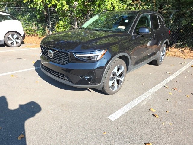 Used 2025 Volvo XC40 B5 Plus w/ Protection Package Premier