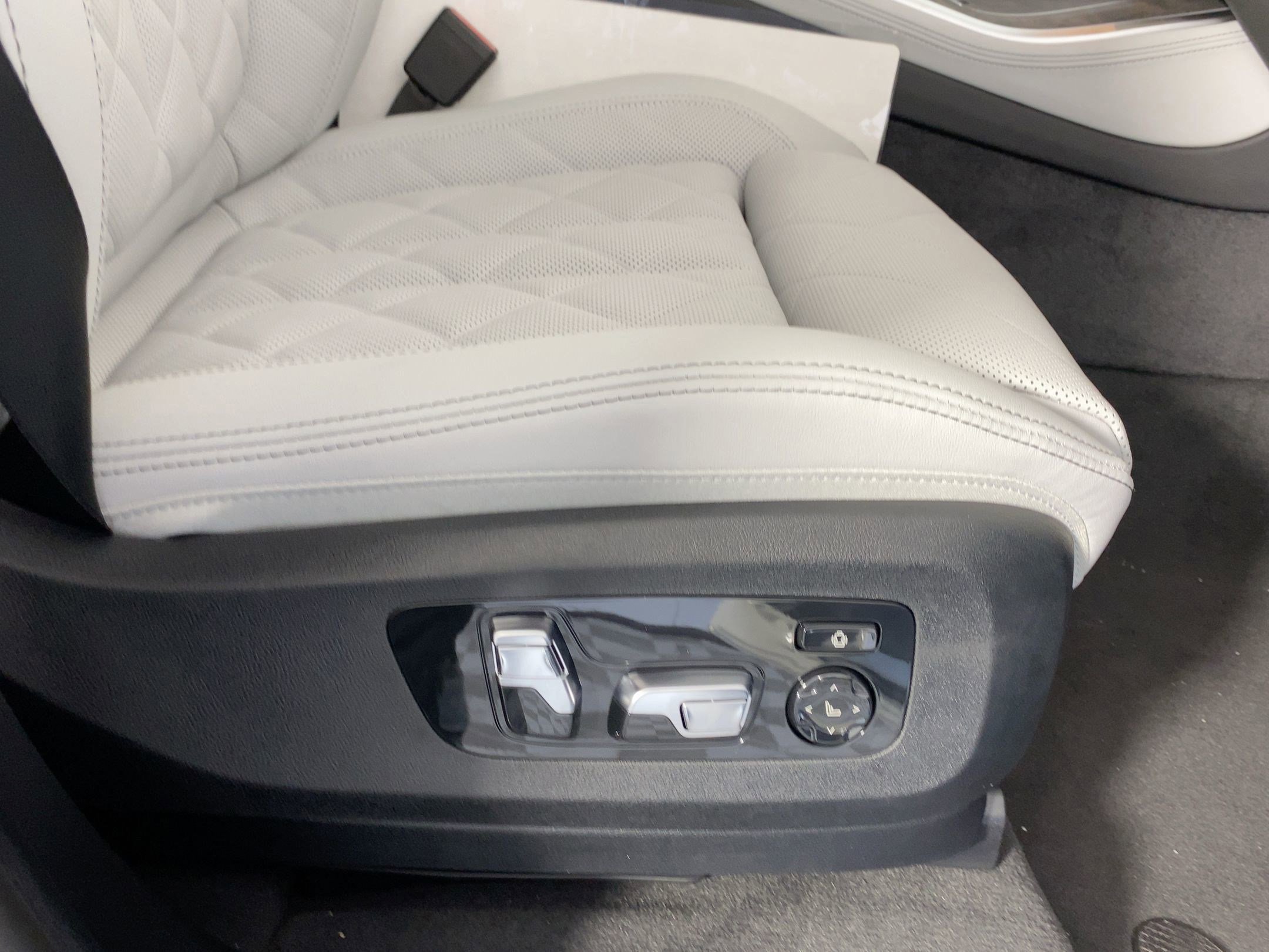 Used 2026 BMW X5 sDrive40i w/ Climate Comfort Package image 30