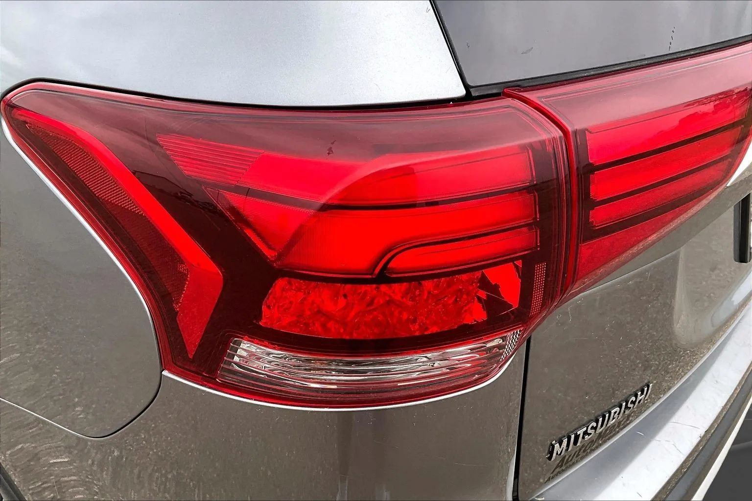 Used 2018 Mitsubishi Outlander SE AWD/4WD image 27
