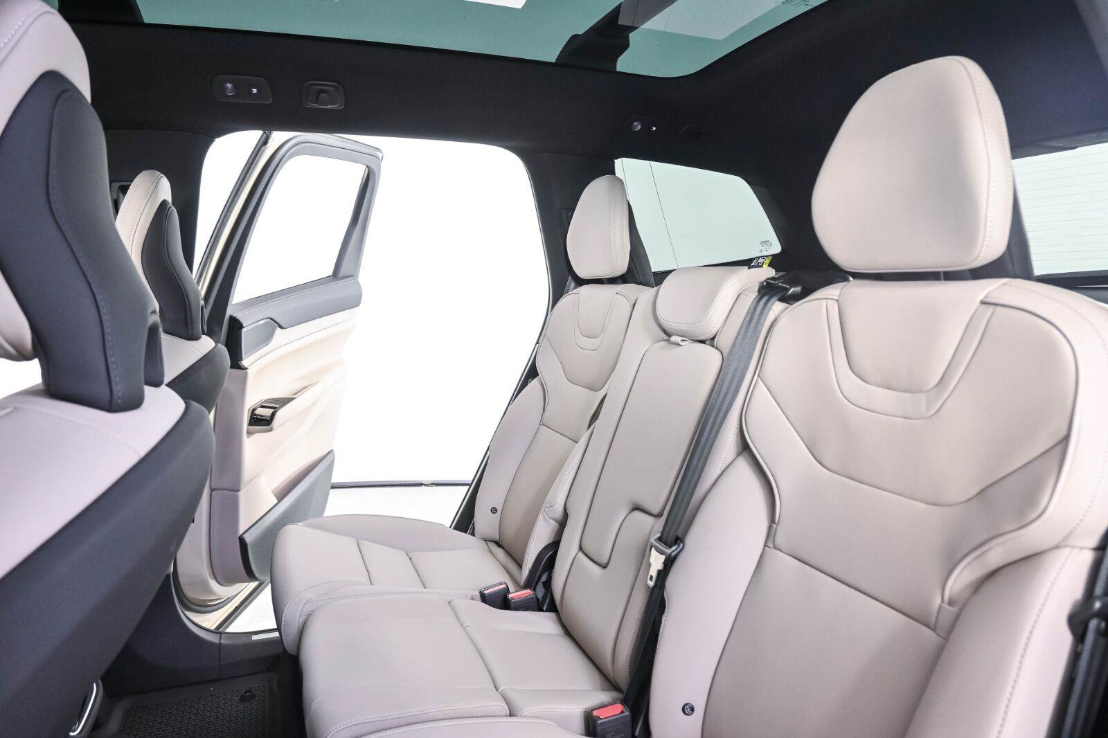 Used 2025 Volvo EX90 Ultra AWD/4WD image 20