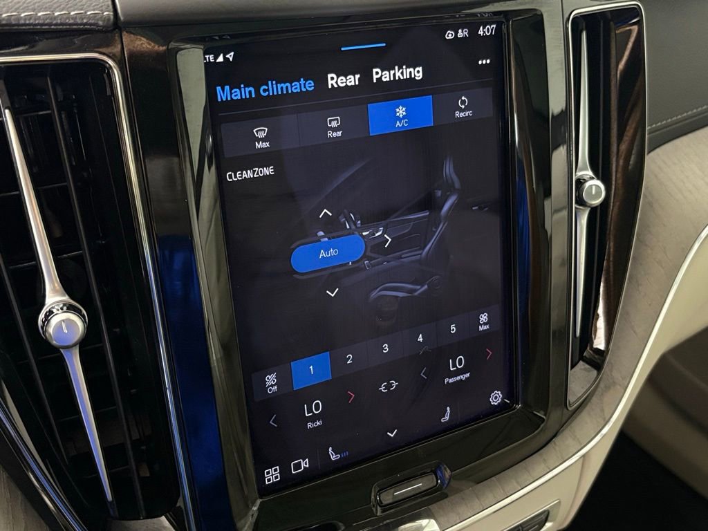 Used 2023 Volvo XC60 B5 Ultimate w/ Protection Package image 25