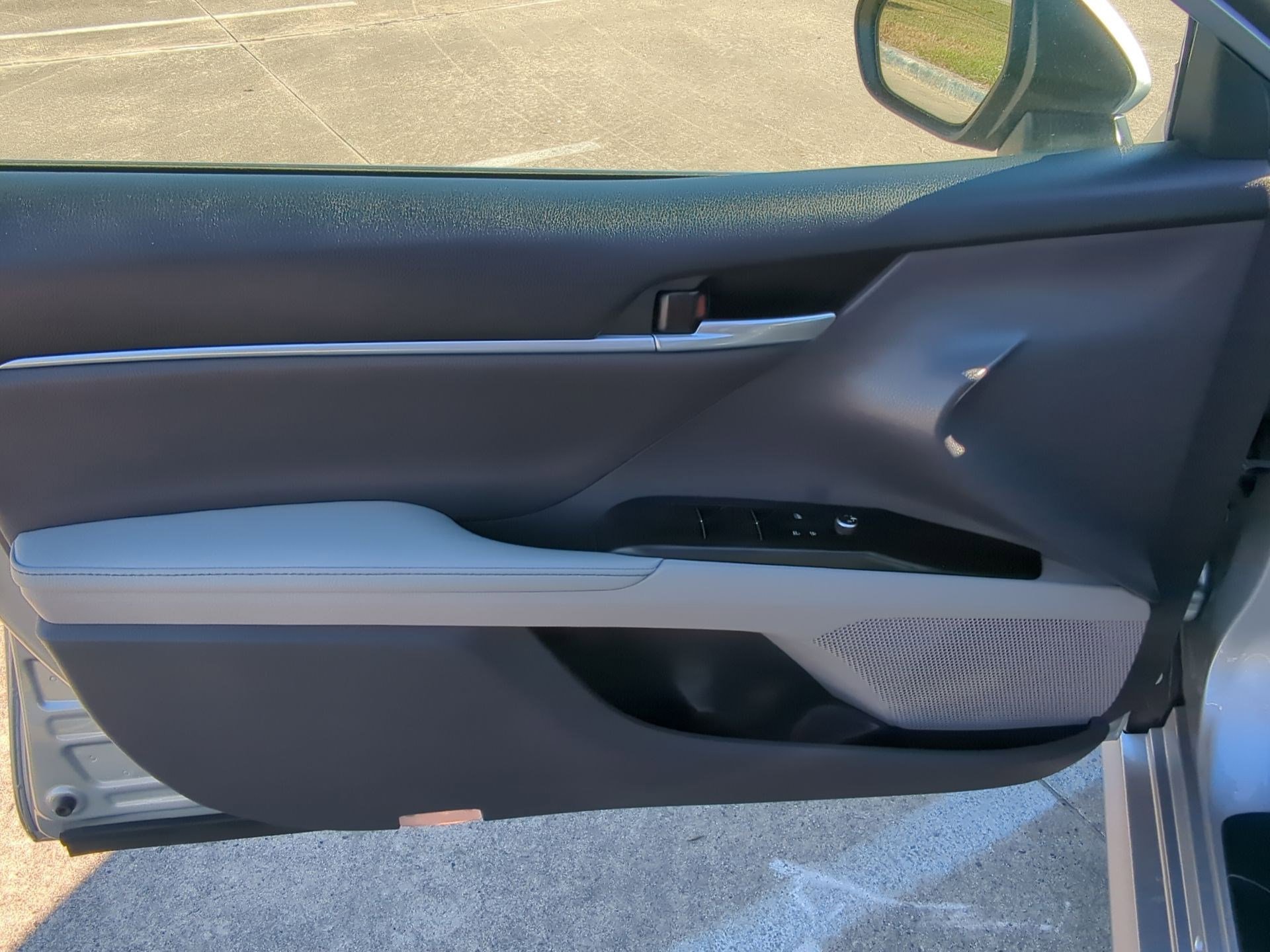 Used 2023 Toyota Camry XLE image 14