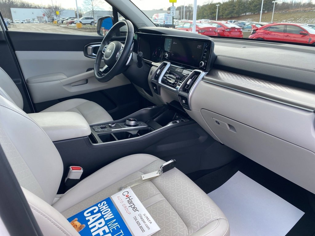 Used 2022 Kia Sorento EX w/ Panoramic Sunroof Package image 10