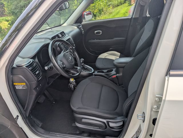Used 2019 Kia Soul + FWD image 13