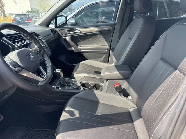 Used 2023 Volkswagen Tiguan SE R-Line image 14