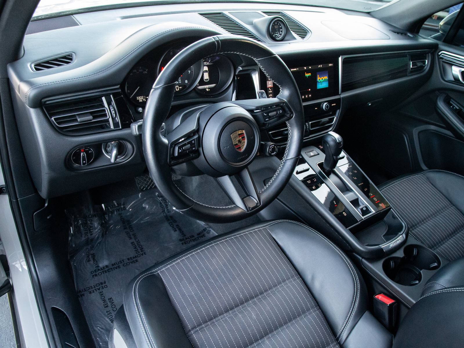 Certified 2023 Porsche Macan Turbo AWD/4WD image 4