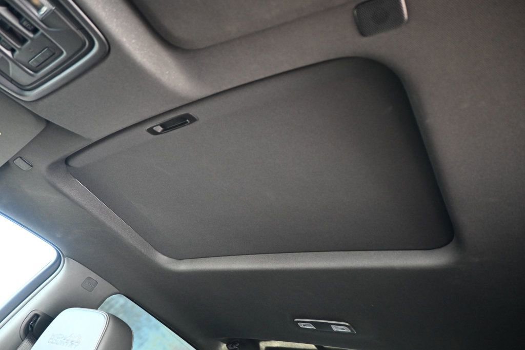 Used 2022 Chevrolet Silverado 3500 High Country image 22