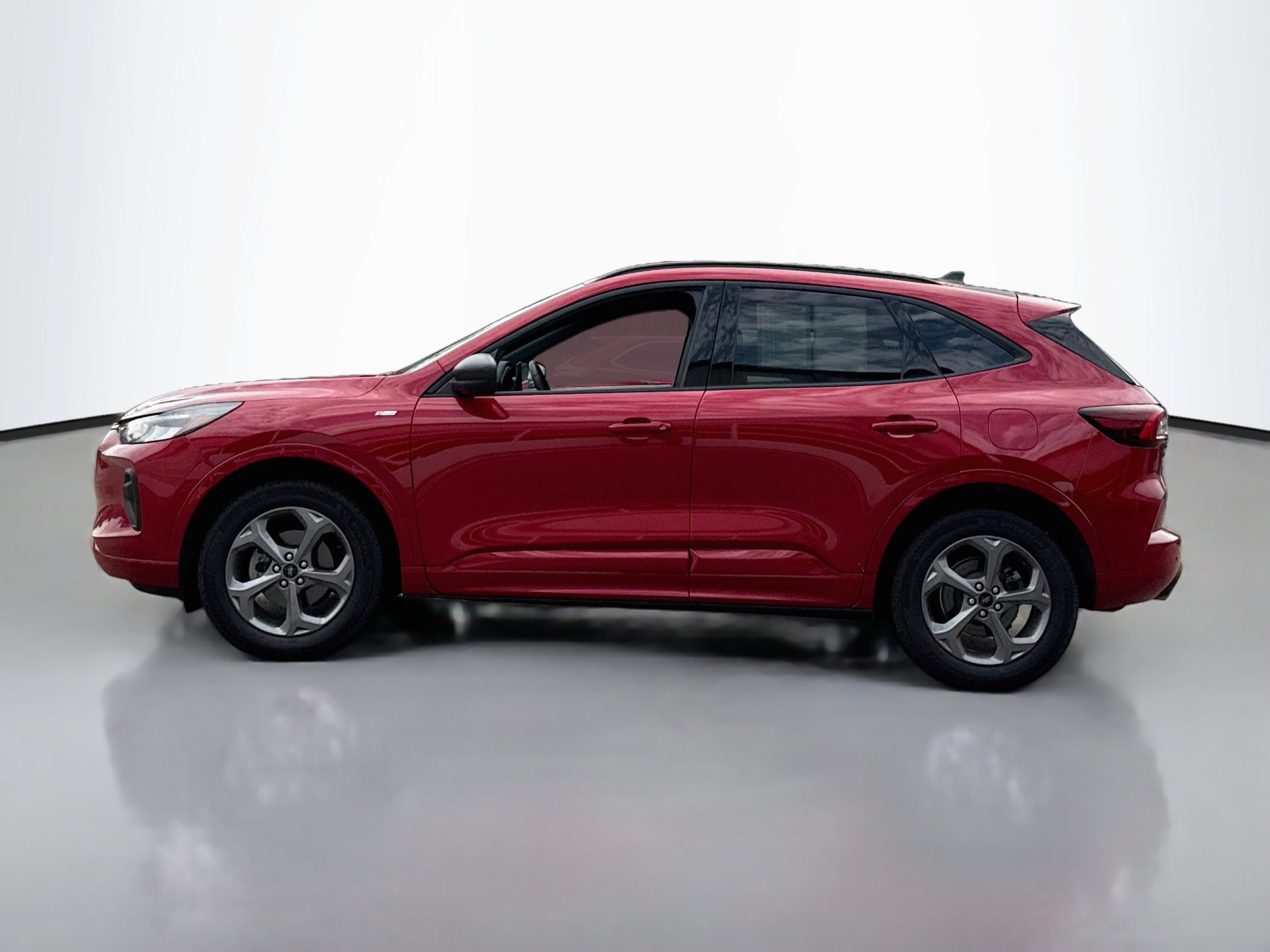 Used 2024 Ford Escape ST-Line w/ Tech Pack #1 AWD/4WD image 4