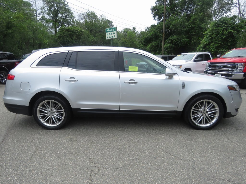 Used 2019 Lincoln MKT AWD image 5