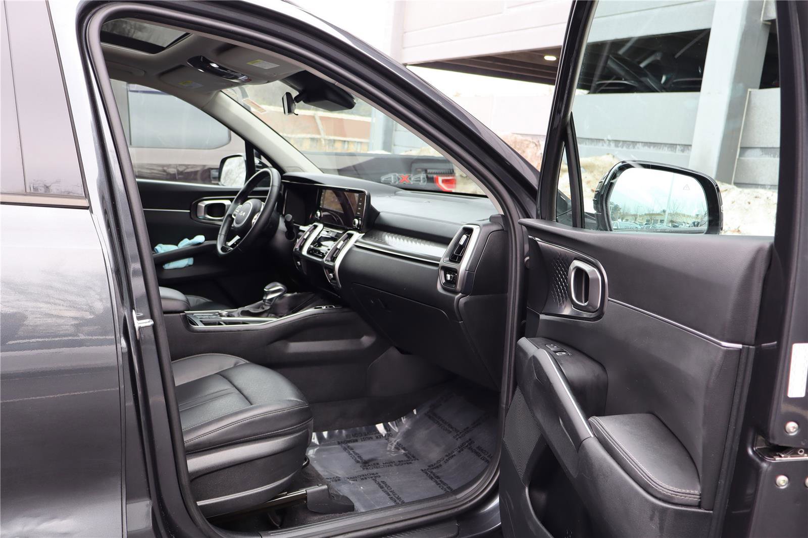 Certified 2022 Kia Sorento S w/ Panoramic Sunroof Package image 23