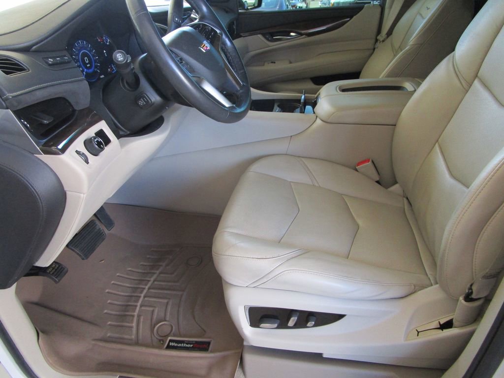 Used 2020 Cadillac Escalade Luxury image 24