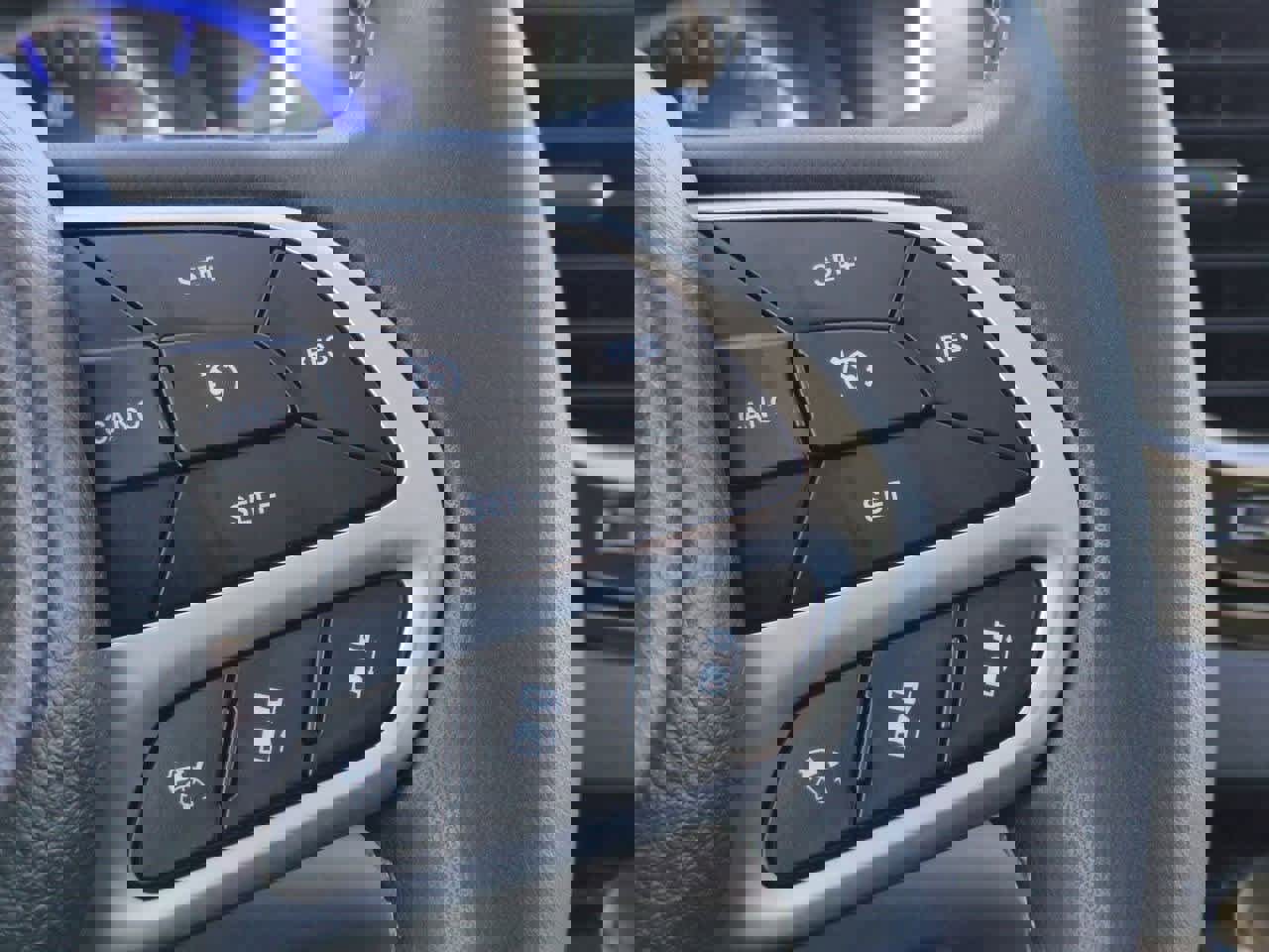 Used 2024 Chrysler Pacifica Touring-L image 17