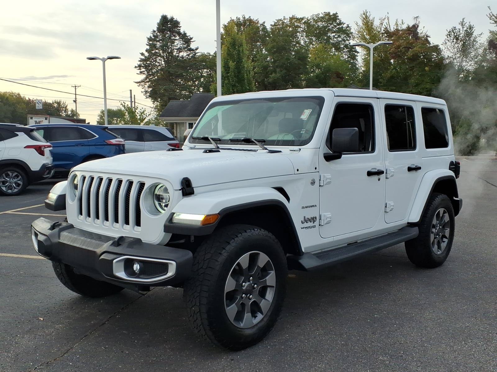 Used 2020 Jeep Wrangler Unlimited Sahara AWD/4WD image 3
