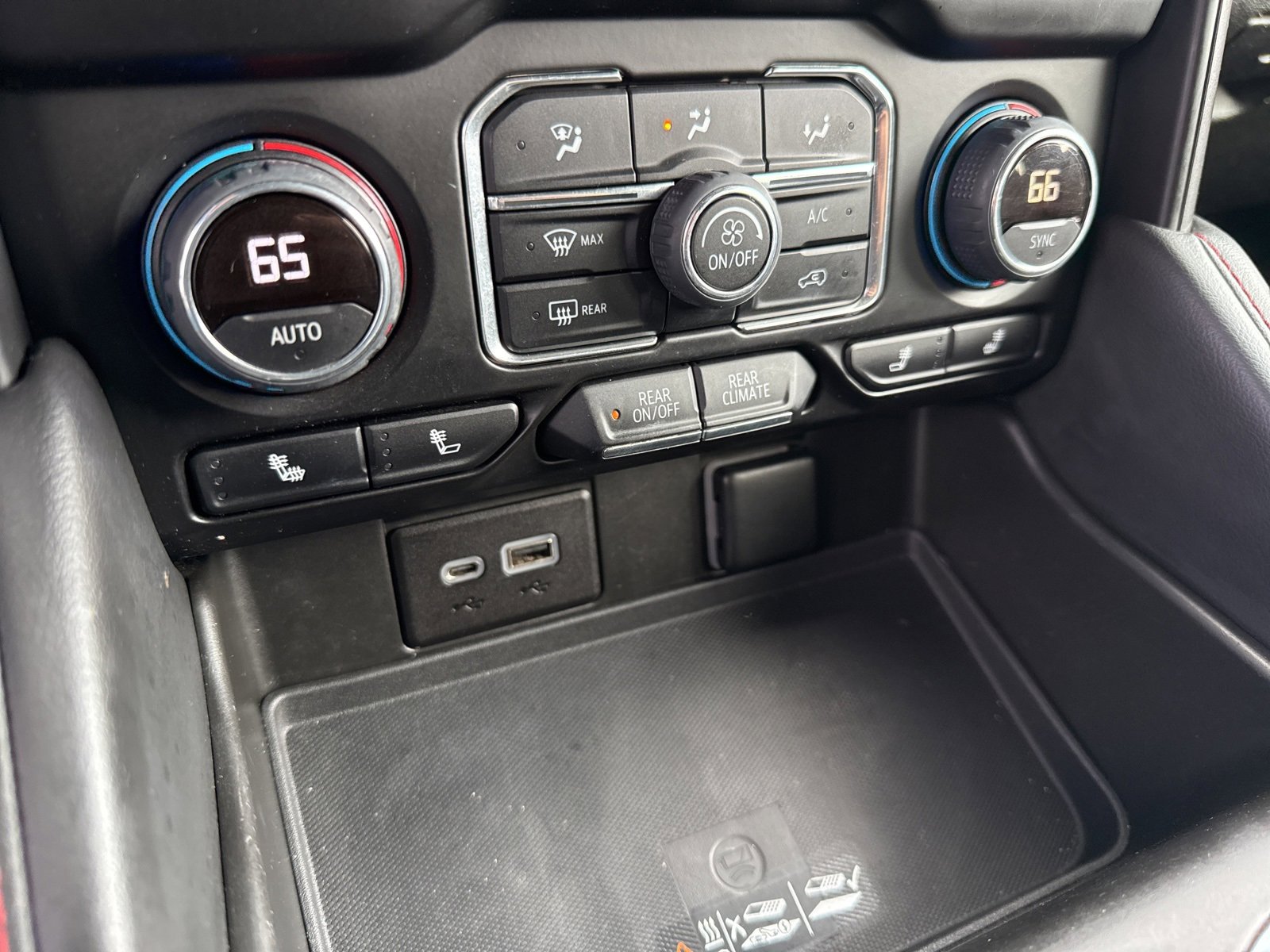 Used 2022 Chevrolet Suburban RST w/ Luxury Package image 21