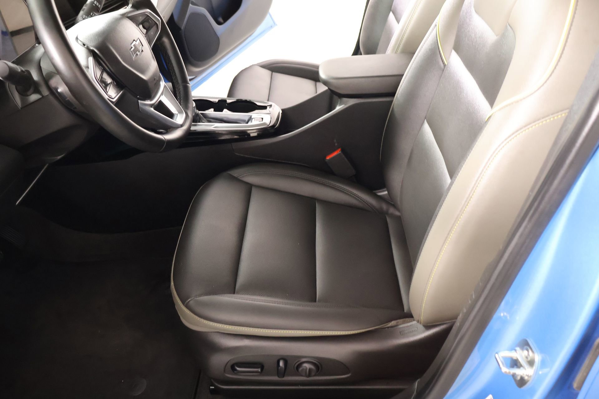 Used 2025 Chevrolet Trax ACTIV FWD image 11