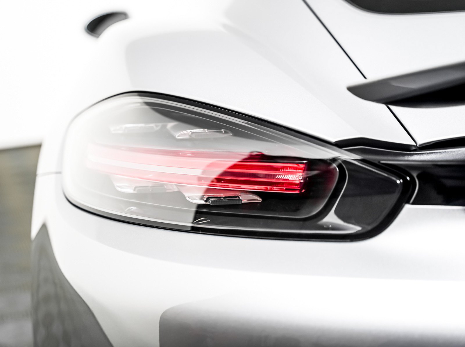 Certified 2025 Porsche 718 Cayman RWD image 28