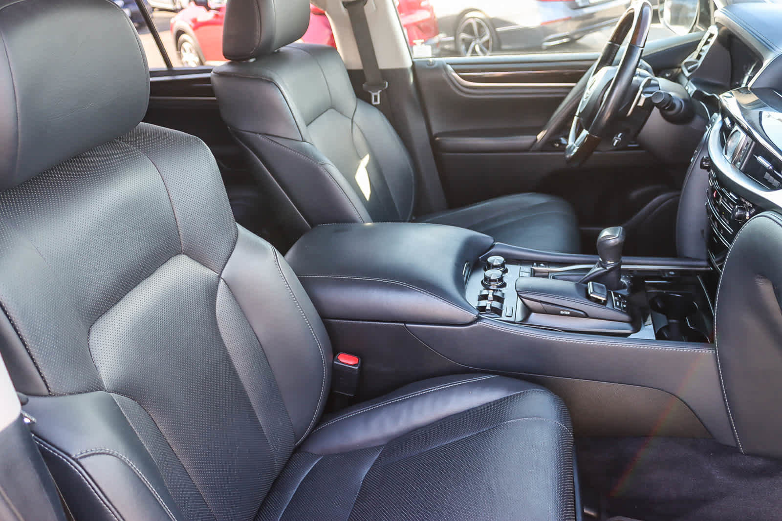 Used 2018 Lexus LX 570 4WD image 15