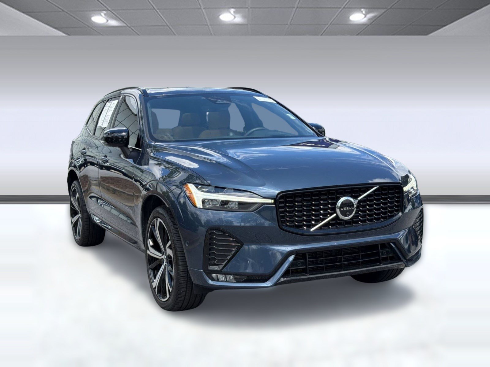 Certified 2024 Volvo XC60 B5 Ultimate w/ Protection Package Premier AWD/4WD image 7