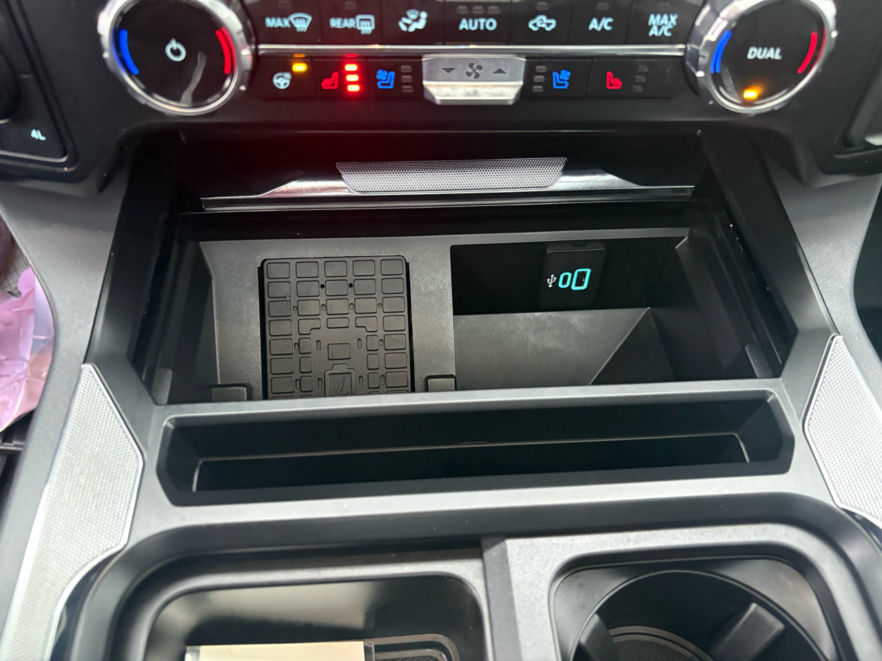 Used 2024 Ford F350 Lariat w/ Lariat Ultimate Package image 31