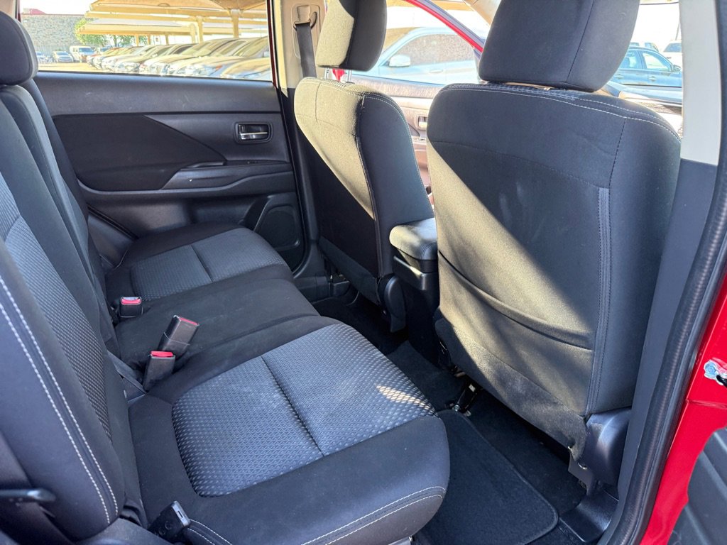 Used 2018 Mitsubishi Outlander ES image 16