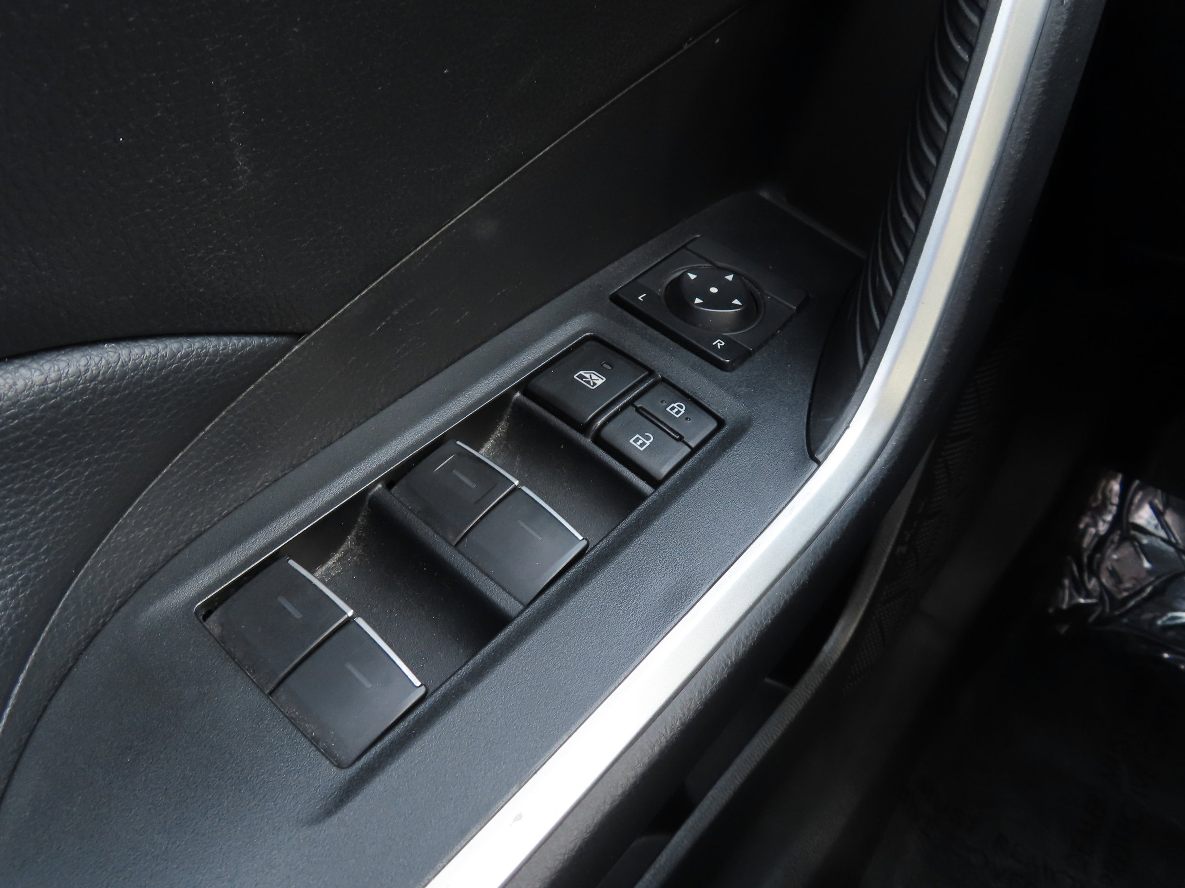 Used 2024 Toyota RAV4 XLE FWD image 18