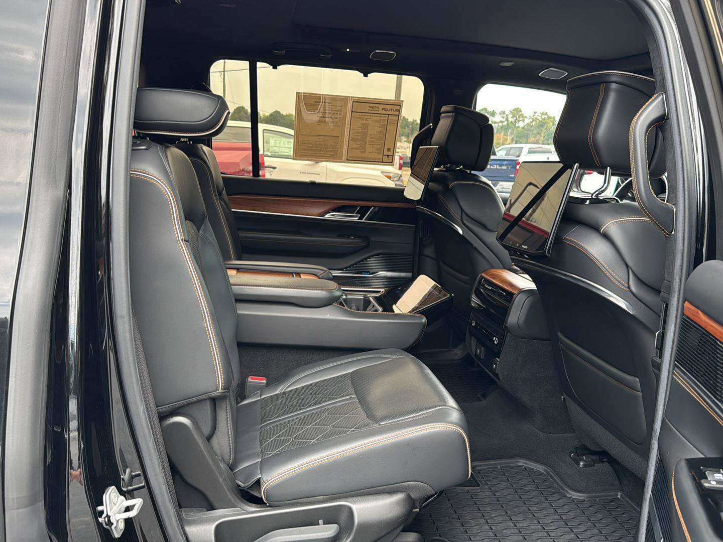 Used 2022 Jeep Grand Wagoneer Series III w/ Rear Seat Video Group 1 image 11