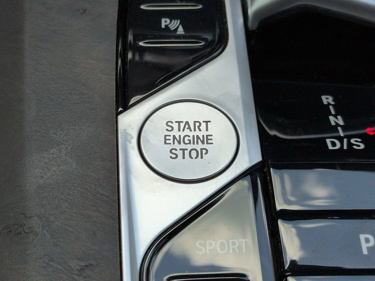 Used 2025 BMW X5 sDrive40i w/ Climate Comfort Package RWD image 31