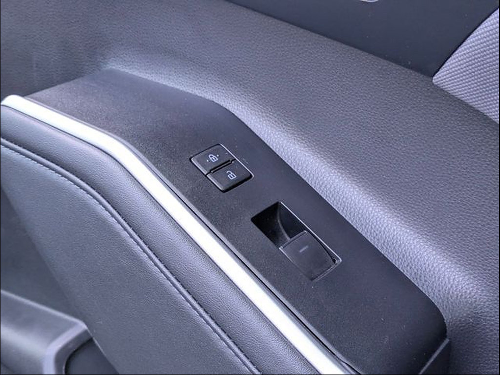Certified 2025 Toyota Highlander LE FWD image 32