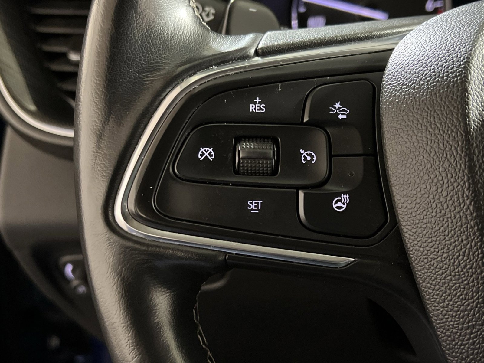 Used 2023 Buick Envision Essence image 29