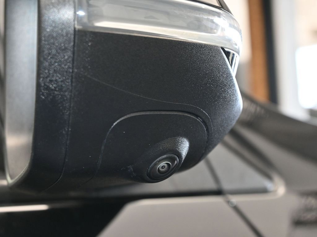 Used 2024 Chevrolet Traverse RS image 59