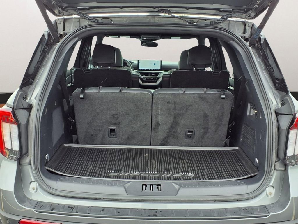Used 2025 Ford Explorer ST image 25