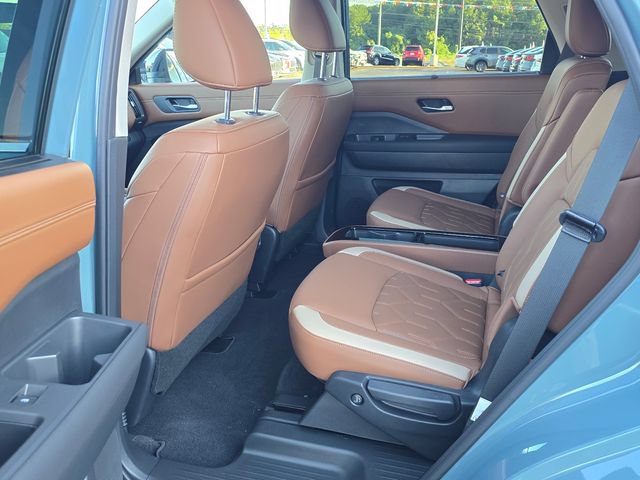 Certified 2026 Nissan Pathfinder Platinum w/ Accent Package AWD/4WD image 10