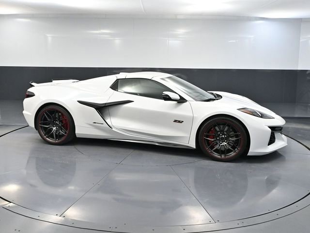 Used 2023 Chevrolet Corvette Z06 RWD image 3