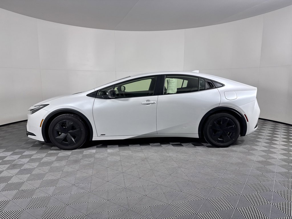 Used 2025 Toyota Prius LE image 11