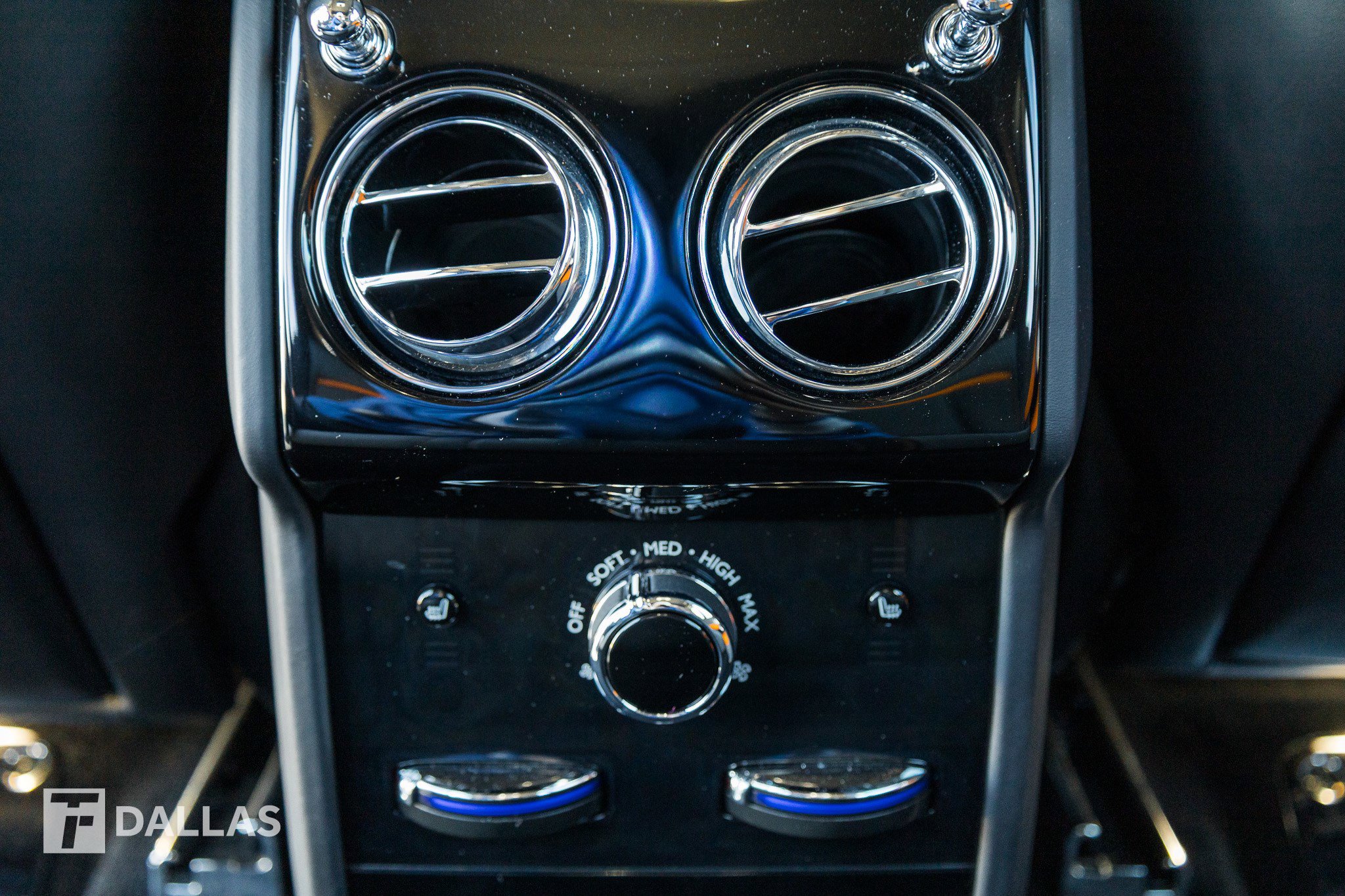 Used 2023 Rolls-Royce Cullinan w/ Cullinan Package image 37