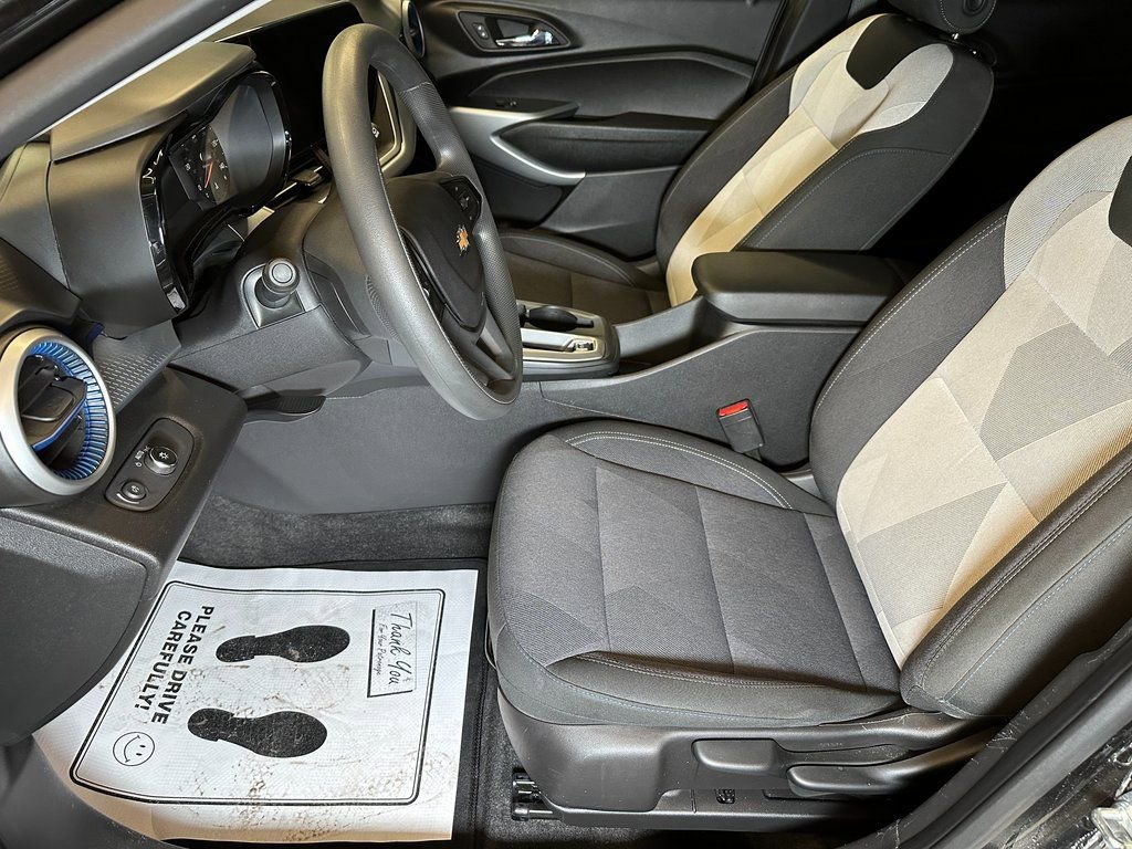 Used 2025 Chevrolet Trax LS w/ LS Convenience Package image 19