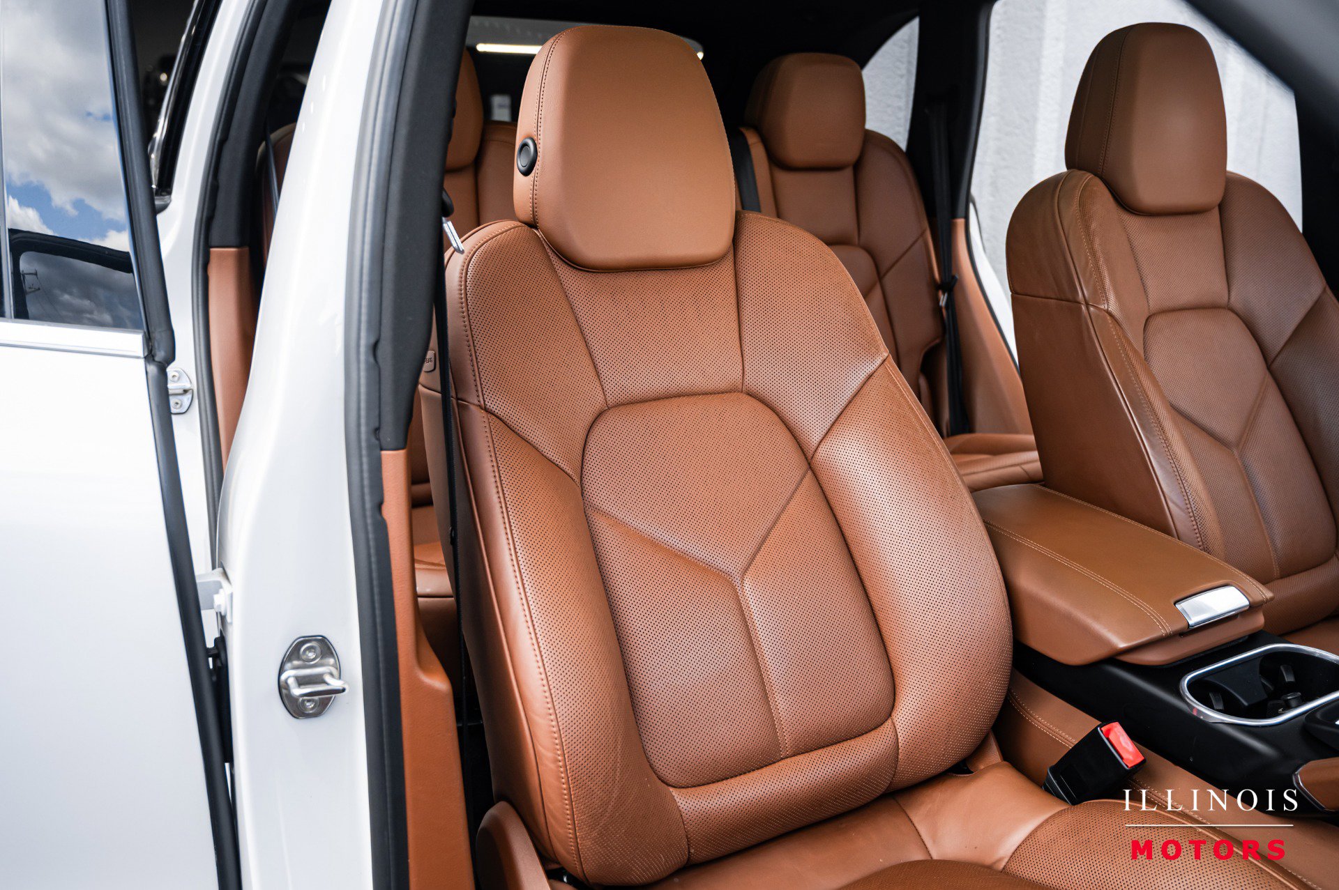 Used 2016 Porsche Cayenne S image 41