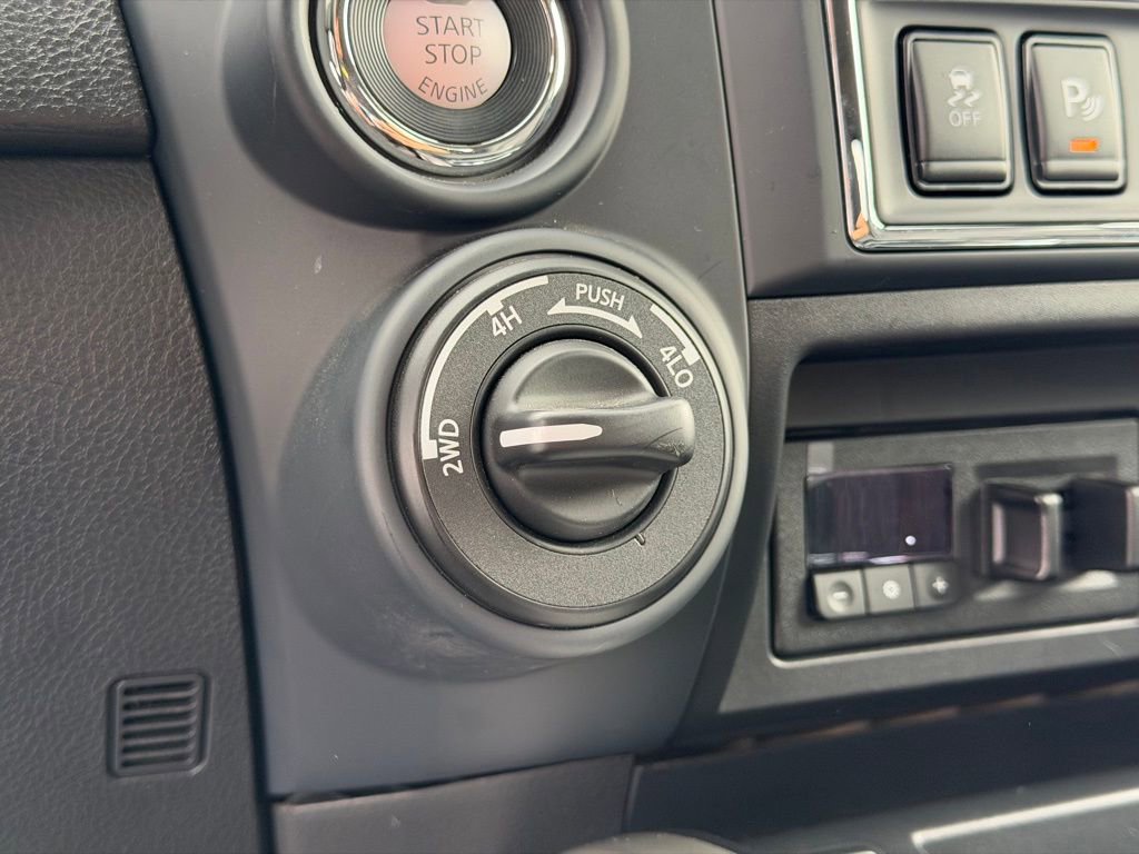 Used 2024 Nissan Titan SV w/ SV Convenience Package image 35