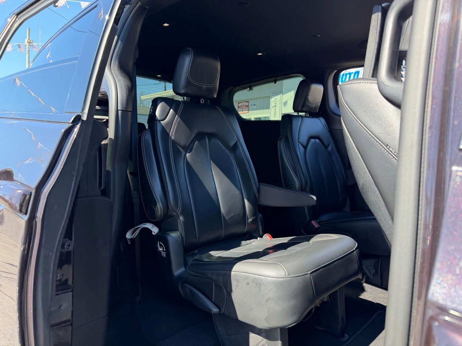 Used 2019 Chrysler Pacifica Touring-L Plus w/ Advanced Safetytec Group image 12