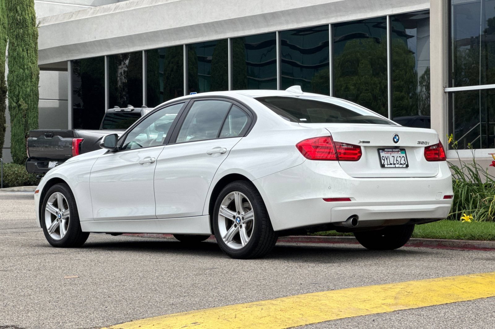 Used 2015 BMW 320i xDrive Sedan AWD/4WD image 6