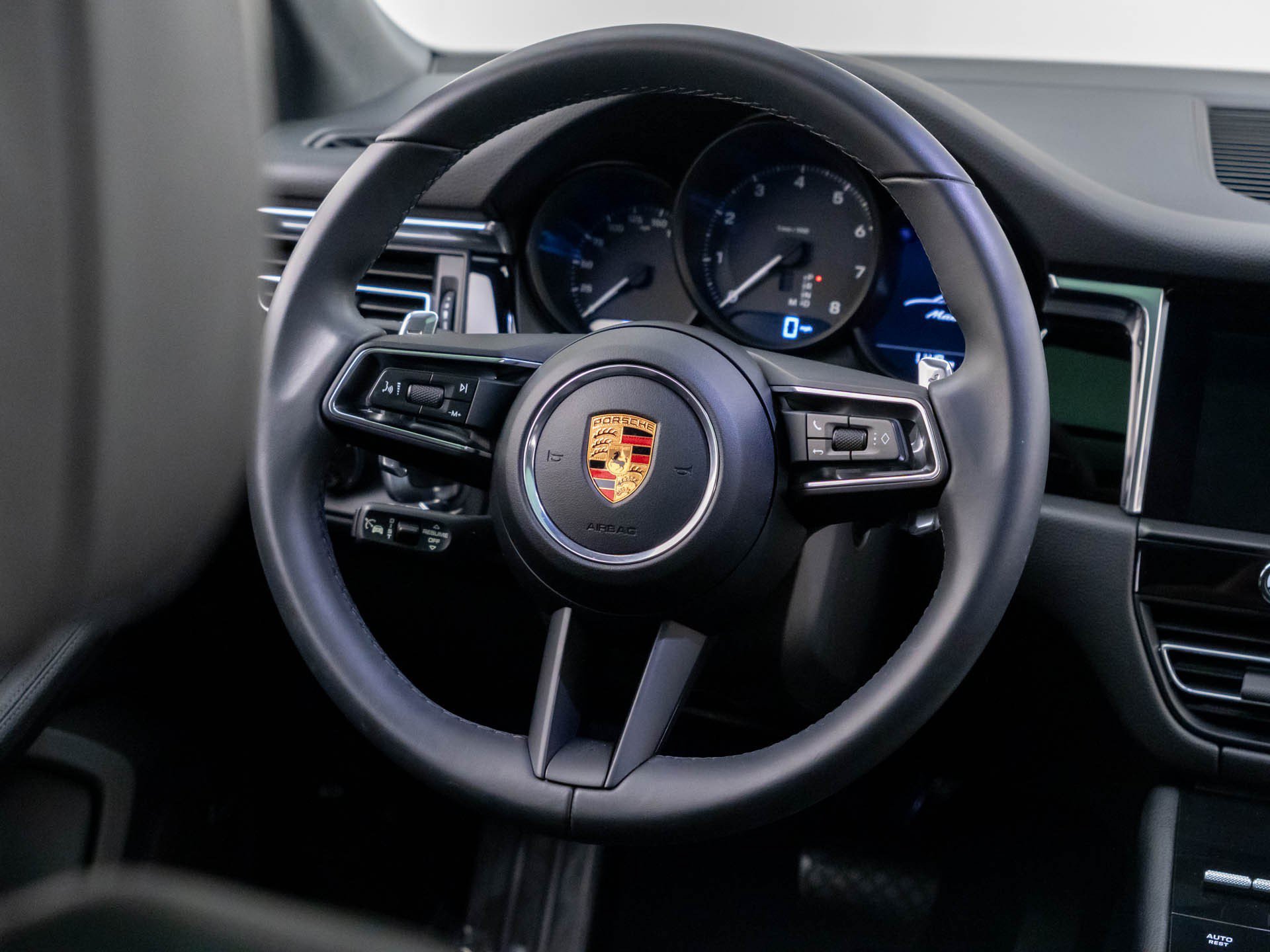 Used 2026 Porsche Macan AWD/4WD image 12