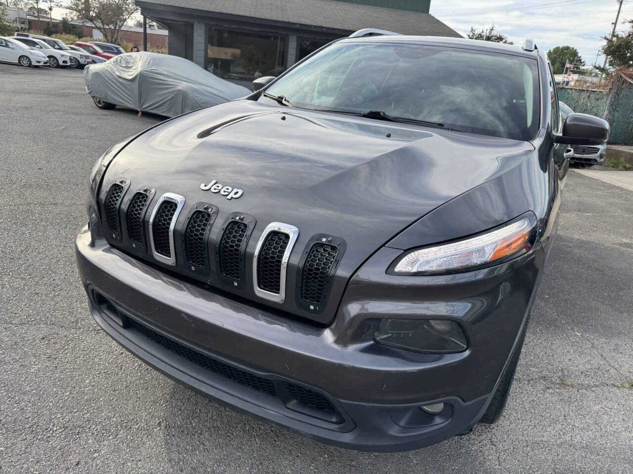 Used 2017 Jeep Cherokee Latitude w/ Safety/Convenience Group image 9