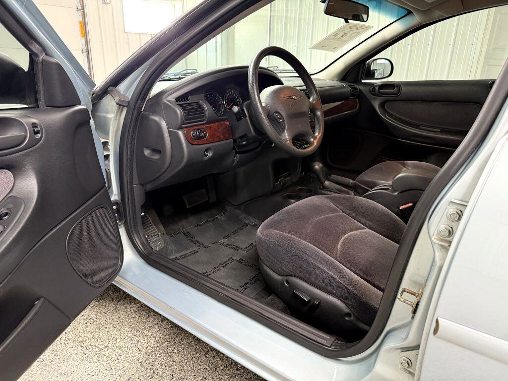 Used 2002 Chrysler Sebring LX image 10