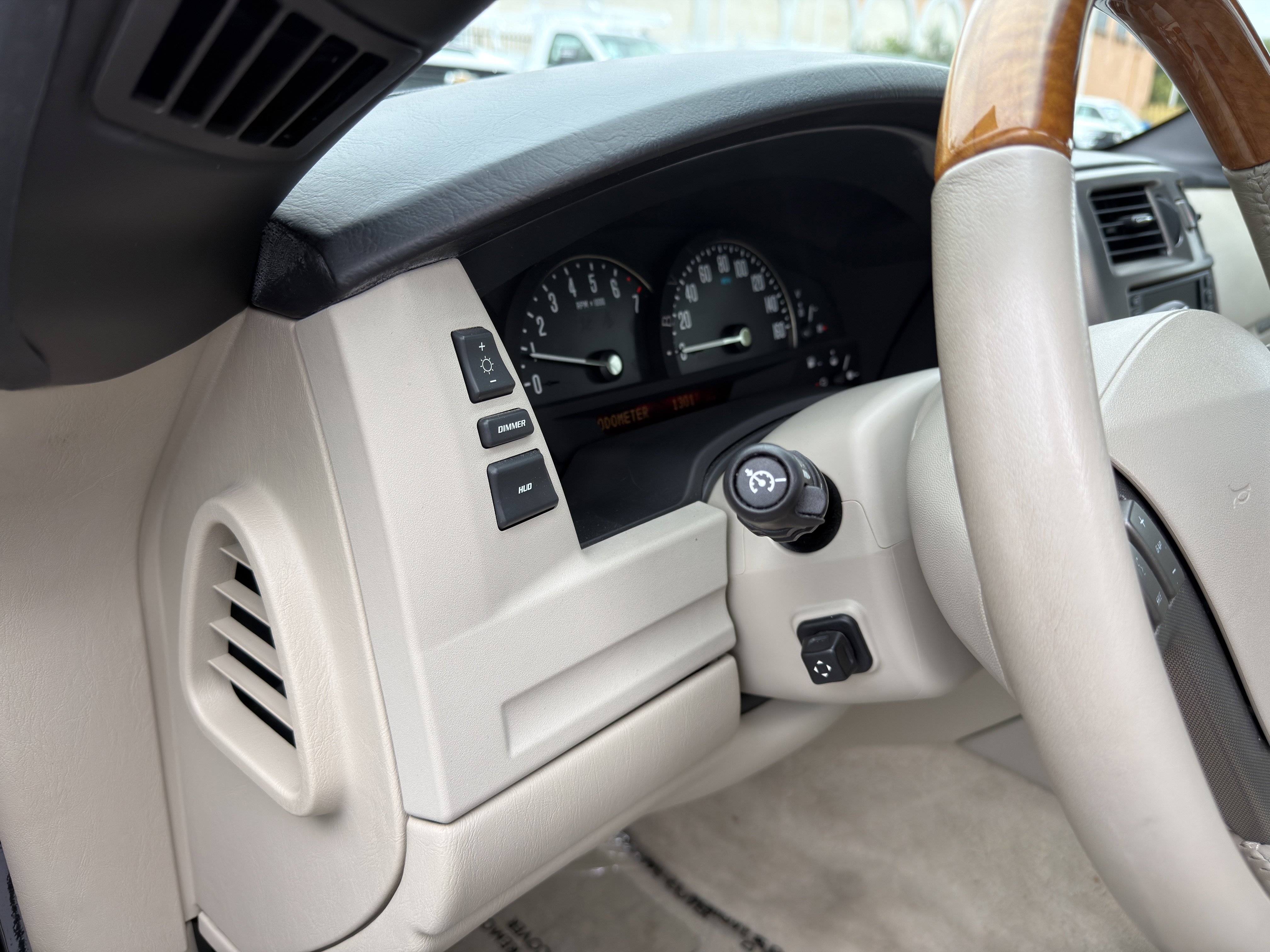 Used 2006 Cadillac XLR RWD image 32