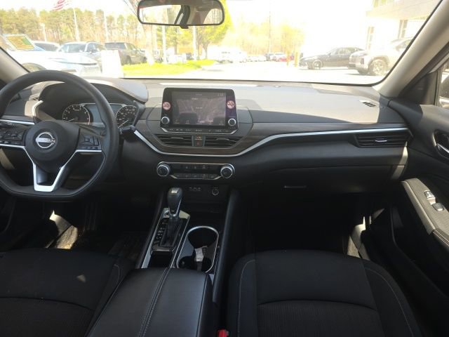 Used 2024 Nissan Altima 2.5 SV image 11