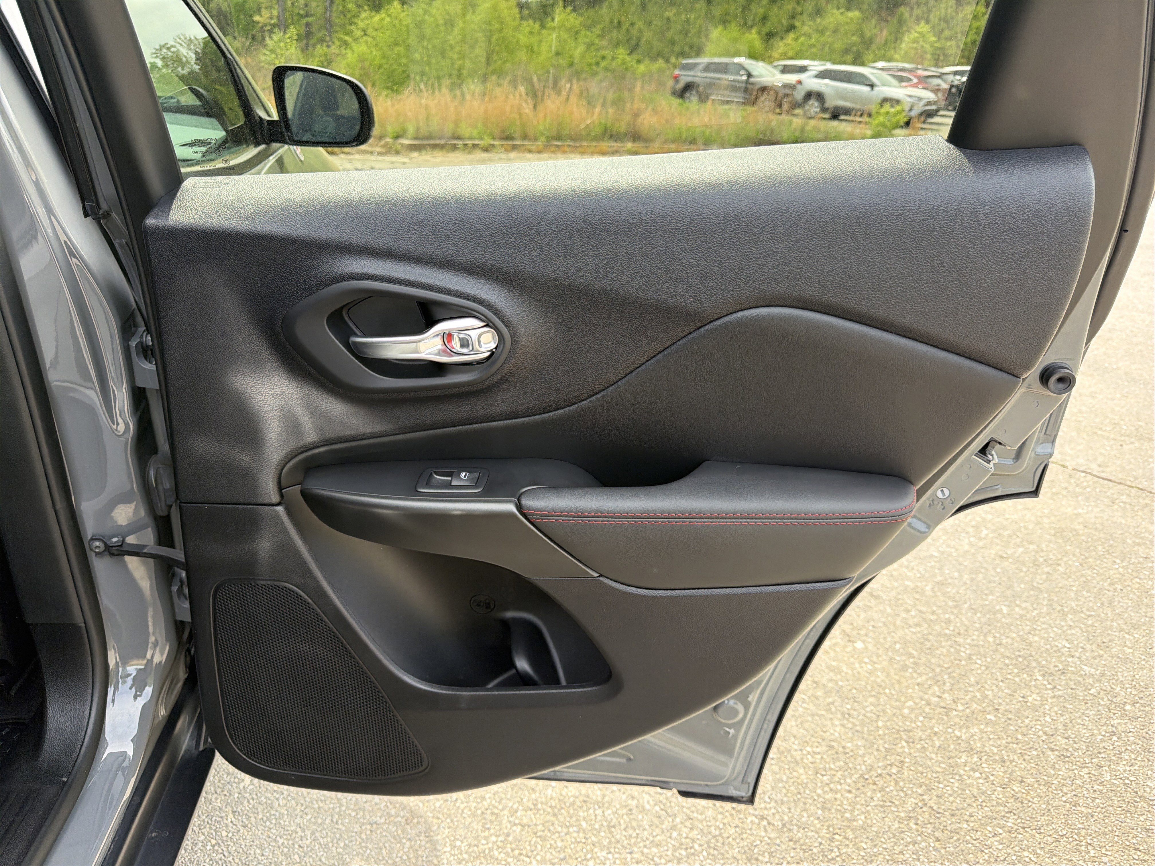 Used 2023 Jeep Cherokee Trailhawk image 16